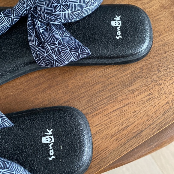 Sanuk flat sandals - Picture 2 of 3